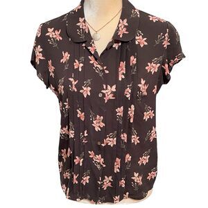 Jones New York Floral Print Top Sz 8 Silk Button Up Pleated Front Short Sleeves